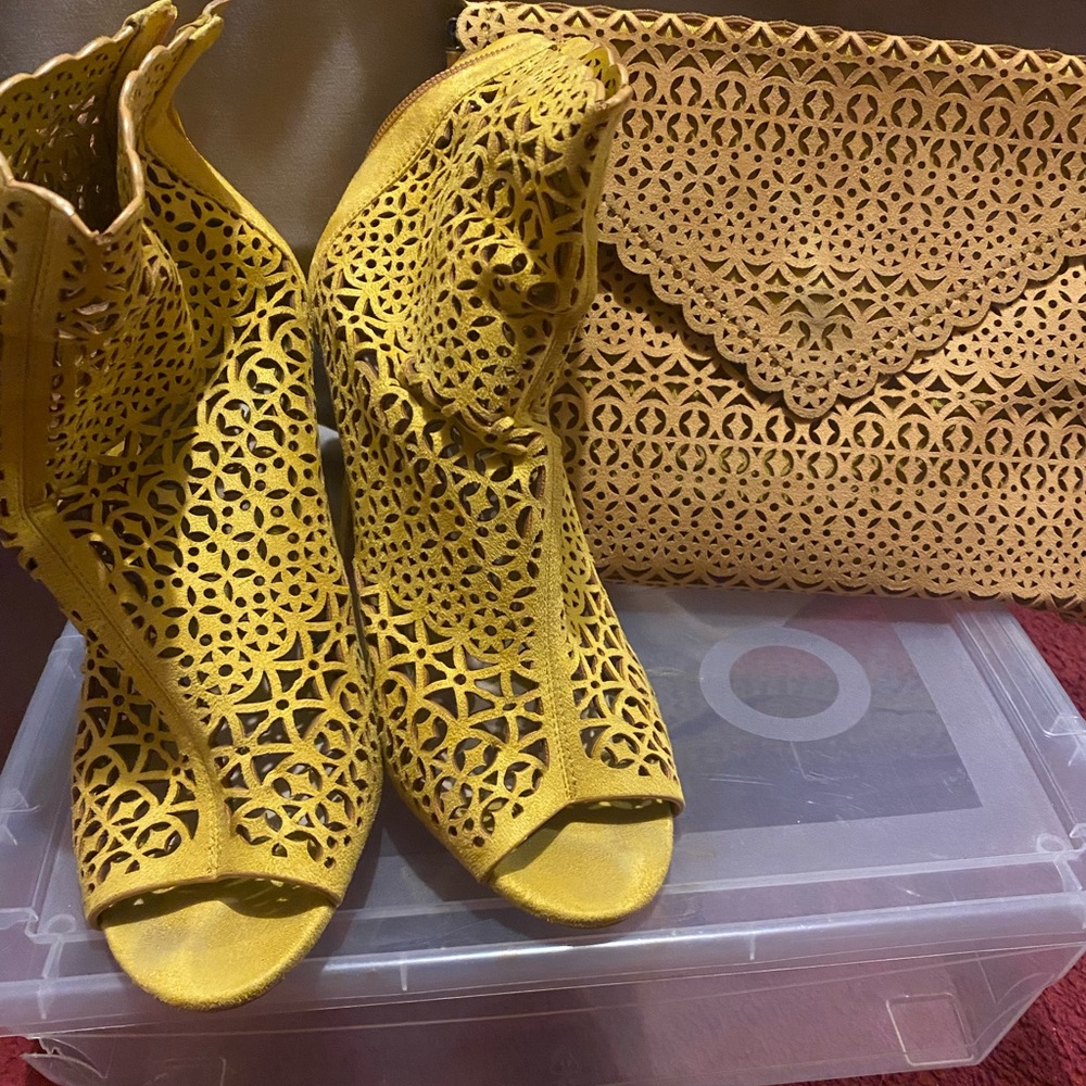 Aldo’s bootie sandals with matching bag